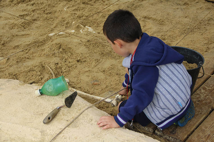 atelier-de-fouille-archeologique-anniversaire-enfants-prehistoire